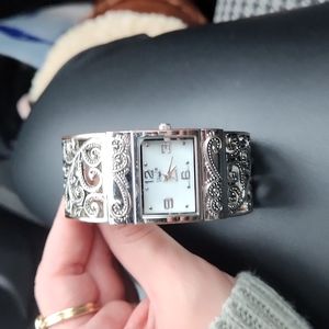 Still beautiful clamp watch